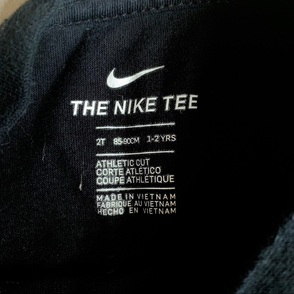 Nike • Long Sleeved Tee - Picture 5 of 5